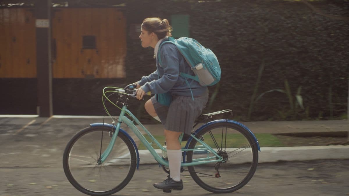 ¿Te imaginas qué pudieras saber quién está por morir? 😱 De esto se trata la película Efímera, una historia juvenil de amor y destino, que no te puedes perder 🎬🍿
