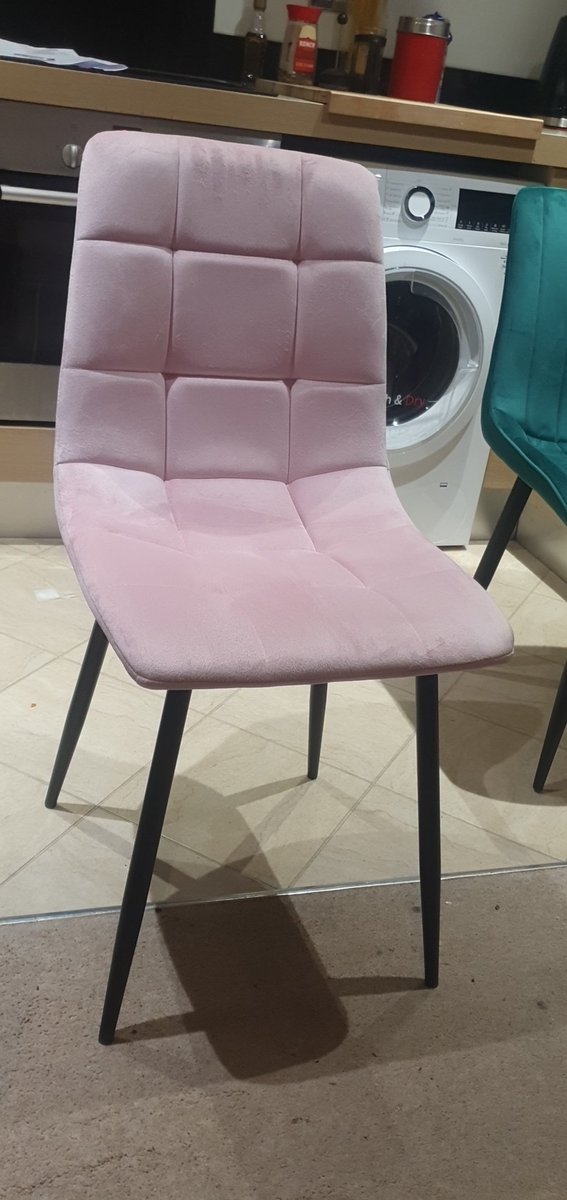 ciaraspinkpod's tweet photo. My lovely new chair!  It's pink &amp; it's velvet &amp; it's so soft and comfy!  #mychair #Newchair #diningchair https://t.co/hW0h3bjpT0