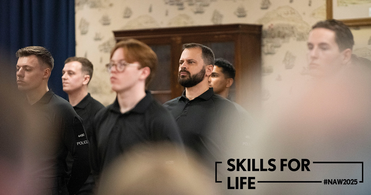 MODPolice's tweet image. 🎓 This #NAW2025, we&apos;re celebrating our Level 4 Non-Home Office apprenticeship. Gain #SkillsForLife through specialist firearms and professional police training. Earn while you learn - no degree needed, just dedication to serve. Follow us this week to learn more! #JoinMDP
