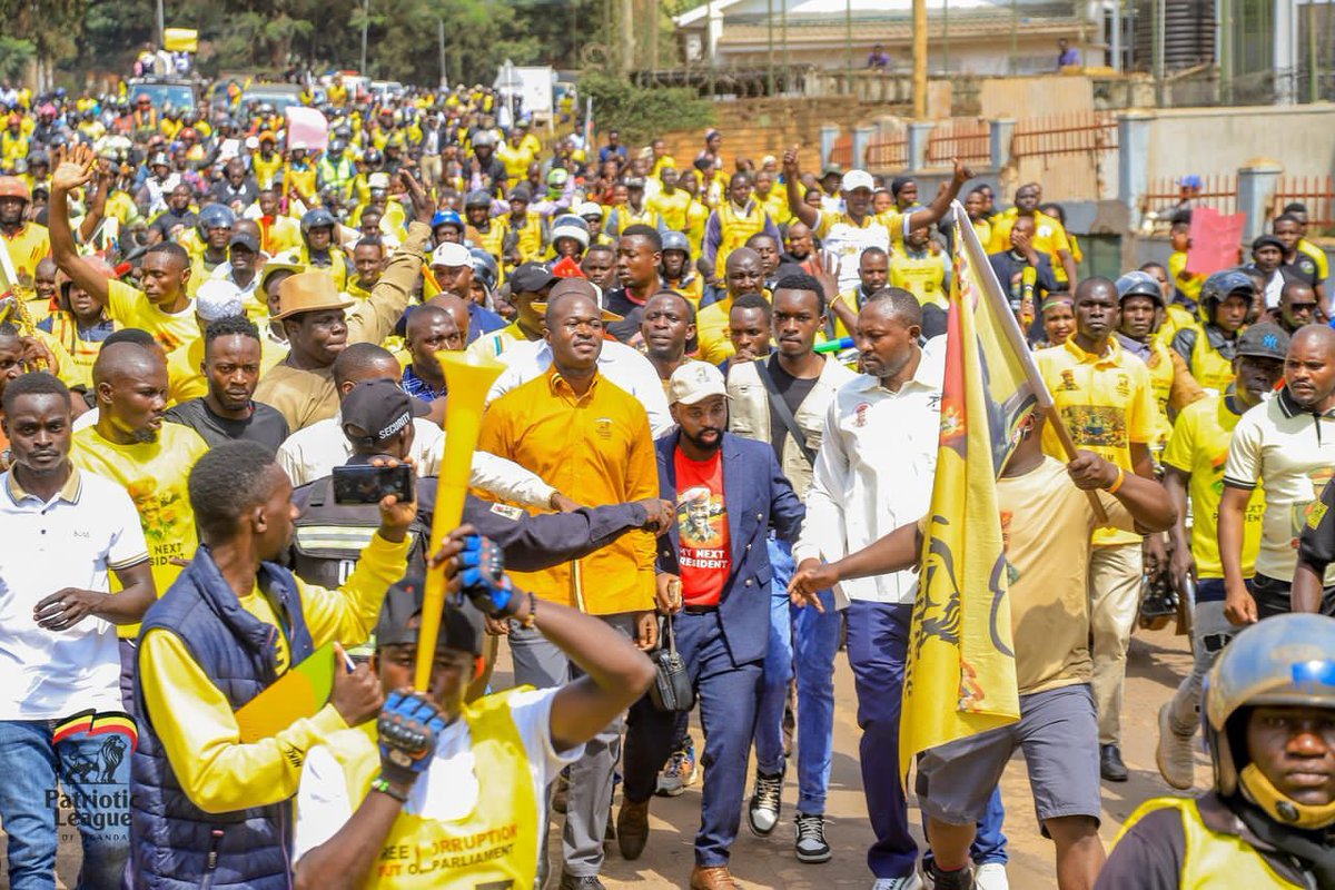 ProcieTamale's tweet photo. PLU Foot Soldiers HURRAAAH....🔊🔊🔊
Tewali kuzikiza 🔥 We stand stronger batulabe kimafia 💪🏽
#WeDemandRespectForGen @mkainerugaba https://t.co/9Un4wkjZEG