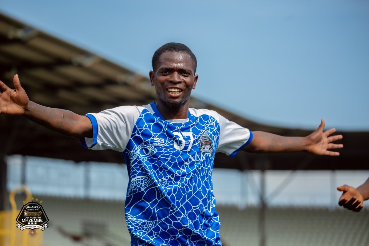 TPMazembe's tweet image. #InsideTPM
Commençons la semaine avec ces visages tout sourire des #Corbeaux et du coach #LamineNdiaye, aujourd'hui à la séance d'entraînement.
📸 ⤵️