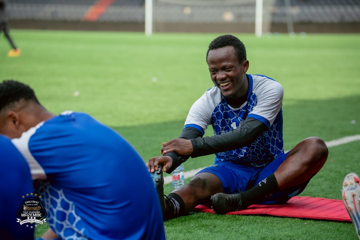 TPMazembe's tweet image. #InsideTPM
Commençons la semaine avec ces visages tout sourire des #Corbeaux et du coach #LamineNdiaye, aujourd'hui à la séance d'entraînement.
📸 ⤵️