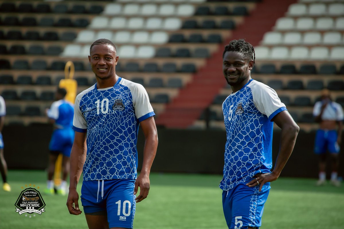 TPMazembe's tweet image. #InsideTPM
Commençons la semaine avec ces visages tout sourire des #Corbeaux et du coach #LamineNdiaye, aujourd'hui à la séance d'entraînement.
📸 ⤵️