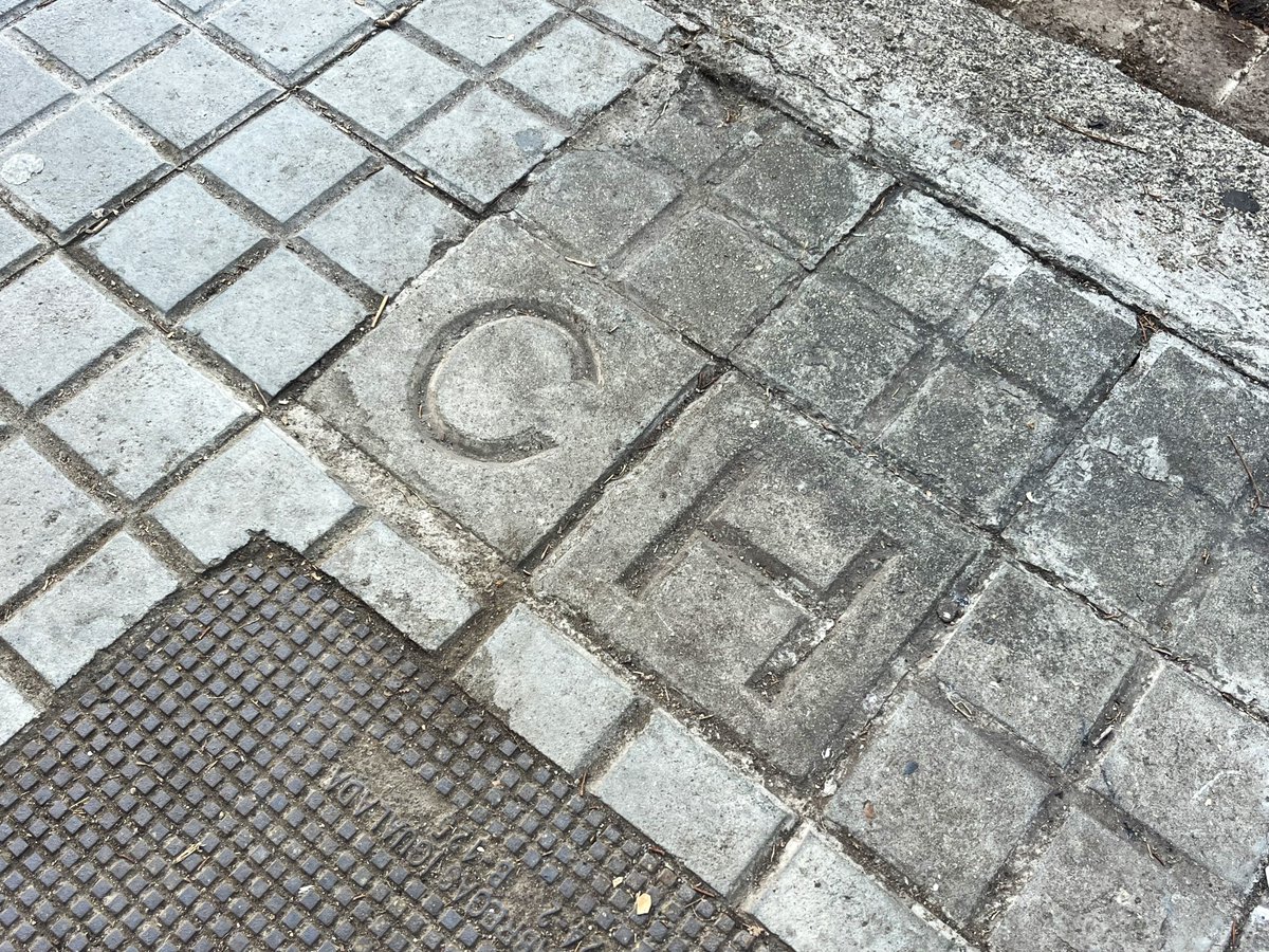 Bcnsingular's tweet photo. Temps enrere això era el carrer del BruCH (núm. 130 #DretaEixample) https://t.co/ODJ5NeOA1I