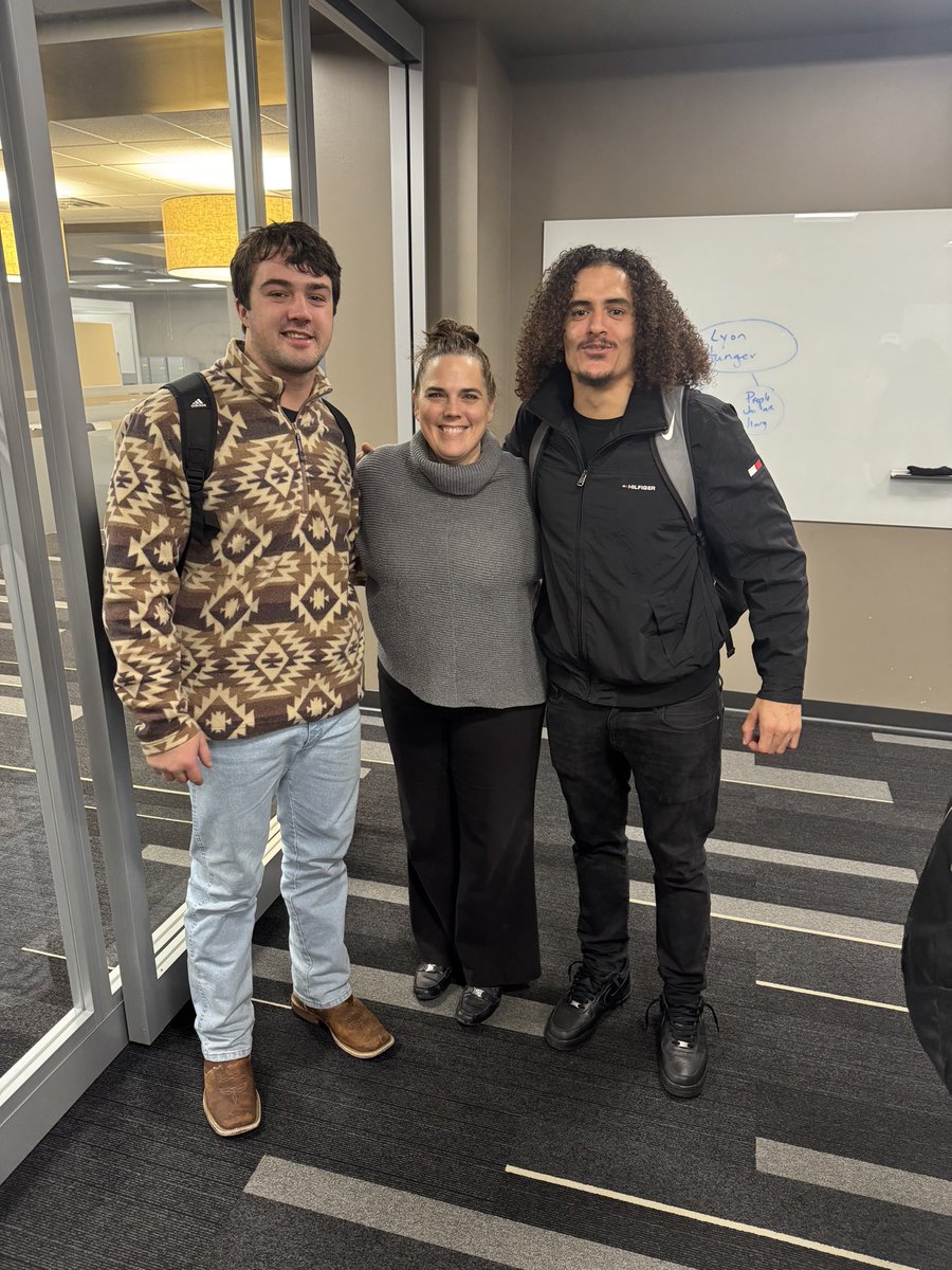 _thenehemiah_'s tweet photo. @esuhornetsfb Great class today with our amazing professor Ms. Shively! https://t.co/6DvLrJyRqS