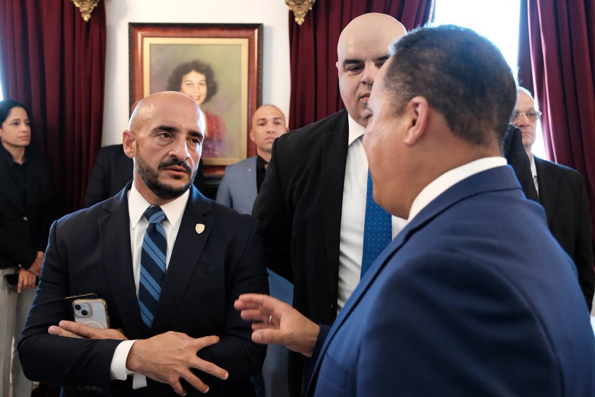 PRPDNoticias's tweet photo. Hoy inicia una nueva etapa en la Policía de Puerto Rico con la confirmación de Joseph González como comisionado del Negociado de la Policía de Puerto Rico.
¡Le damos una cálida bienvenida y le deseamos el mayor de los éxitos en esta importante misión! https://t.co/iZNtUYgX4s