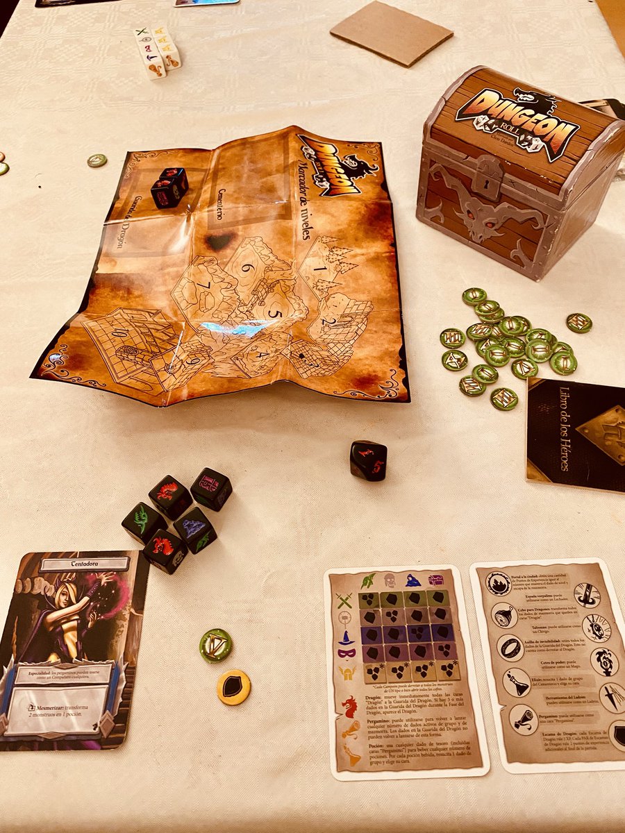 jota_friki's tweet image. Hace ya casi 9 años que compré #DungeonRoll y seguimos jugando de vez en cuando 😀 Le tengo mucho cariño a este juego tan bonito y sencillo