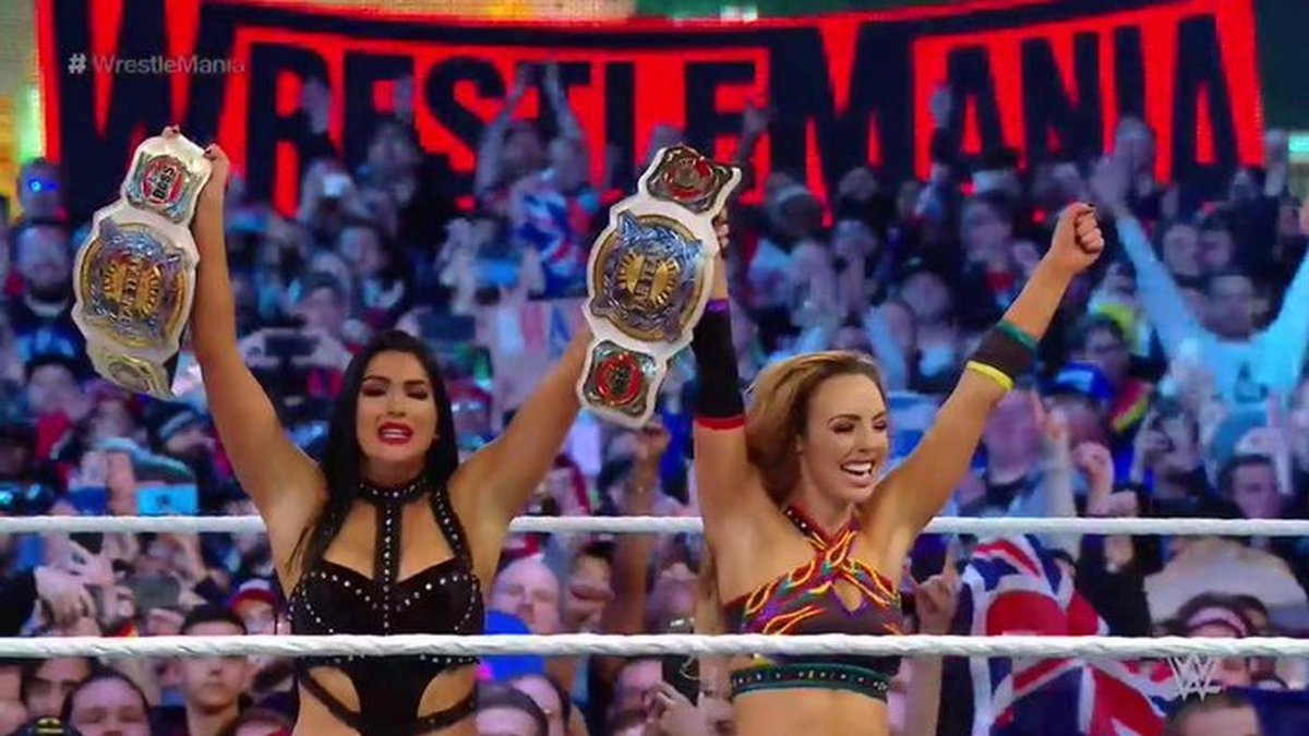 Poppy_Effect's tweet image. I dream for the day we see the IIconics back in the WWE, preferably paired with Chelsea Green. I hear she needs more security and I miss Women's tag teams like this 🥰 #IIconics