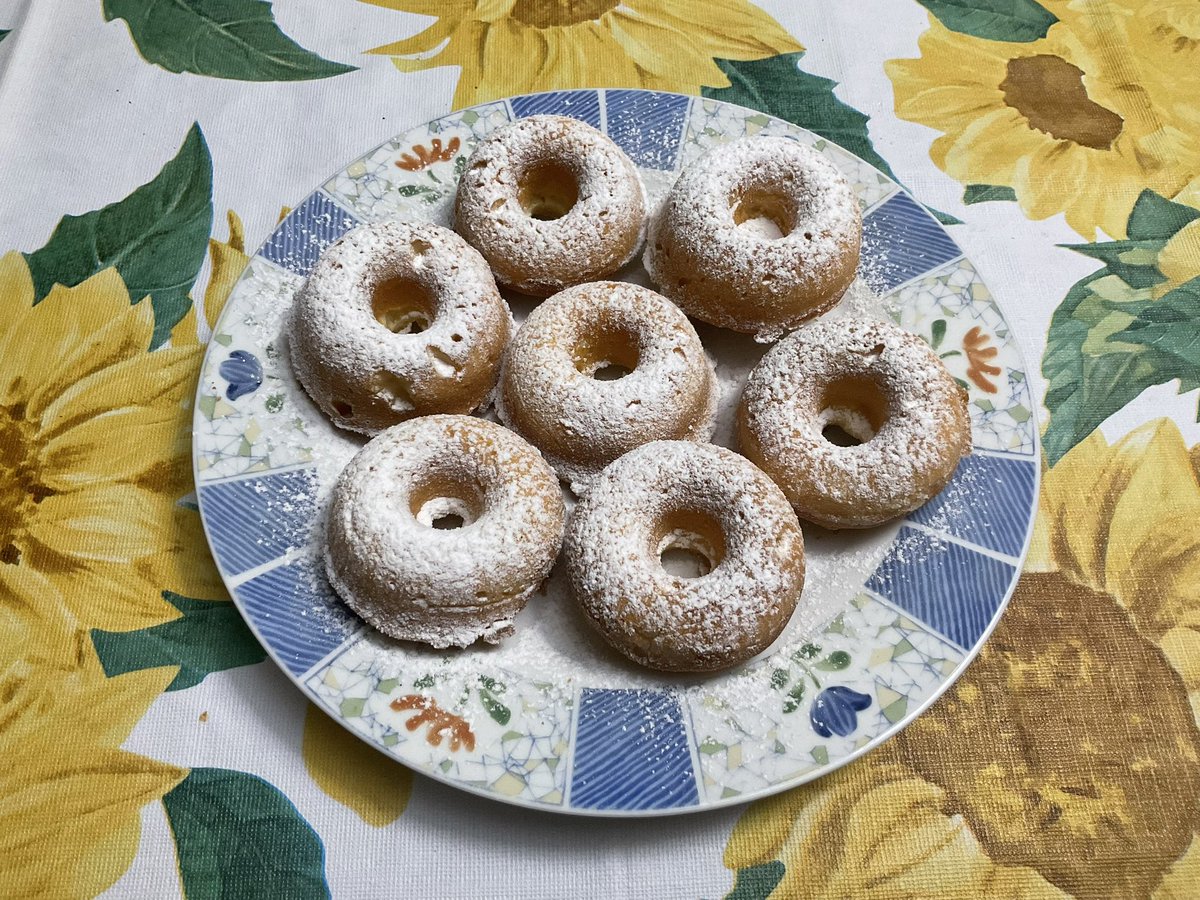 incucinacongina's tweet photo. Le ciambelline..#chef #dolce #biscotti #ciambelle #cooking #CuocaADomicilio #cucinadicasa #cake https://t.co/FG0dXYZ172