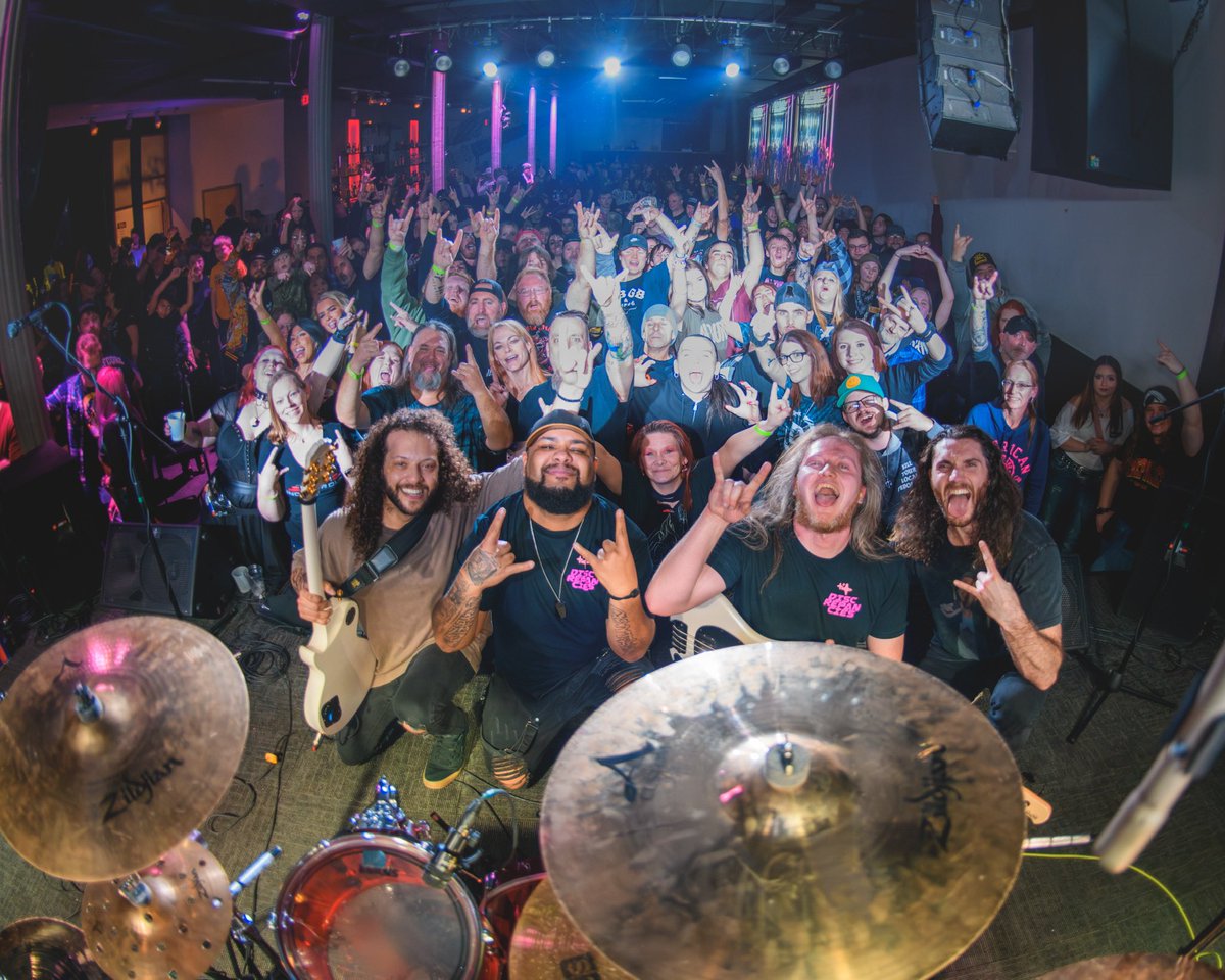 DAVENPORT! 

Thank you SO much for showing out on Saturday. As usual, you guys made the night unforgettable and reminded us why we love your city so much. Huge love to ALBORN &amp; I-Rock 93.5 for hosting! We will be back, see you then! 🙏🏻❤️

📸: Dark Theater Photography