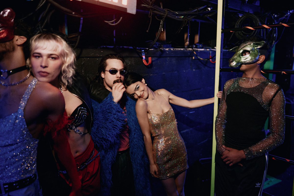 sotclabel's tweet image. this sunday — feb 16 — is your last chance to see @romeojulietnyc live 🗡️🫀
“Man Of The House” by @rachelzegler streaming everywhere.
shadowofthecity.ffm.to/manofthehouse