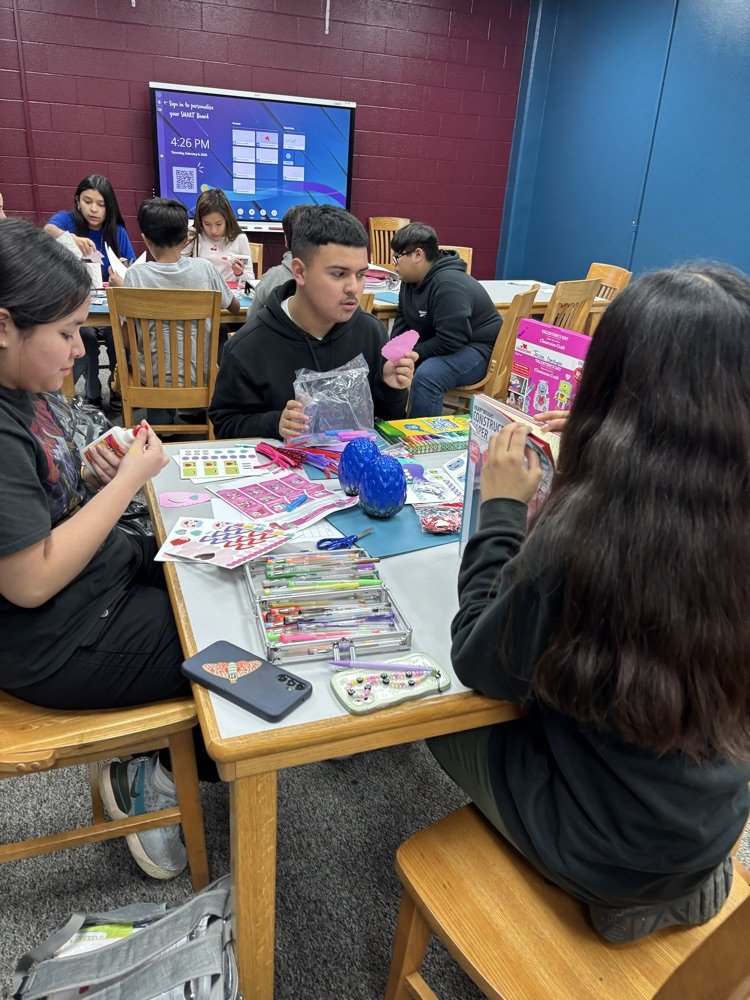 DriscollRangers's tweet photo. A Note from Ms. Guerrero:
NJHS completed their first service project making over 100 Valentine's Day cards for Corpus Christi State Supported Living Center.
#RangerPride #TakingItToTheNextLevel
#CCISDproud https://t.co/awp0Sjsj87