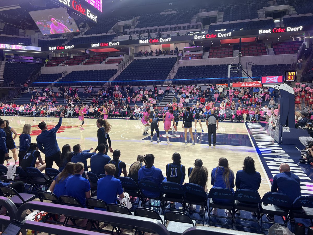 Came down to Oxford to cheer on <a href="/KentuckyWBB/">Kentucky Women’s Basketball</a>. Love seeing Amoore grabbing the clipboard to discuss what she’s seeing with <a href="/CoachBrooksUK/">Kenny Brooks</a>
