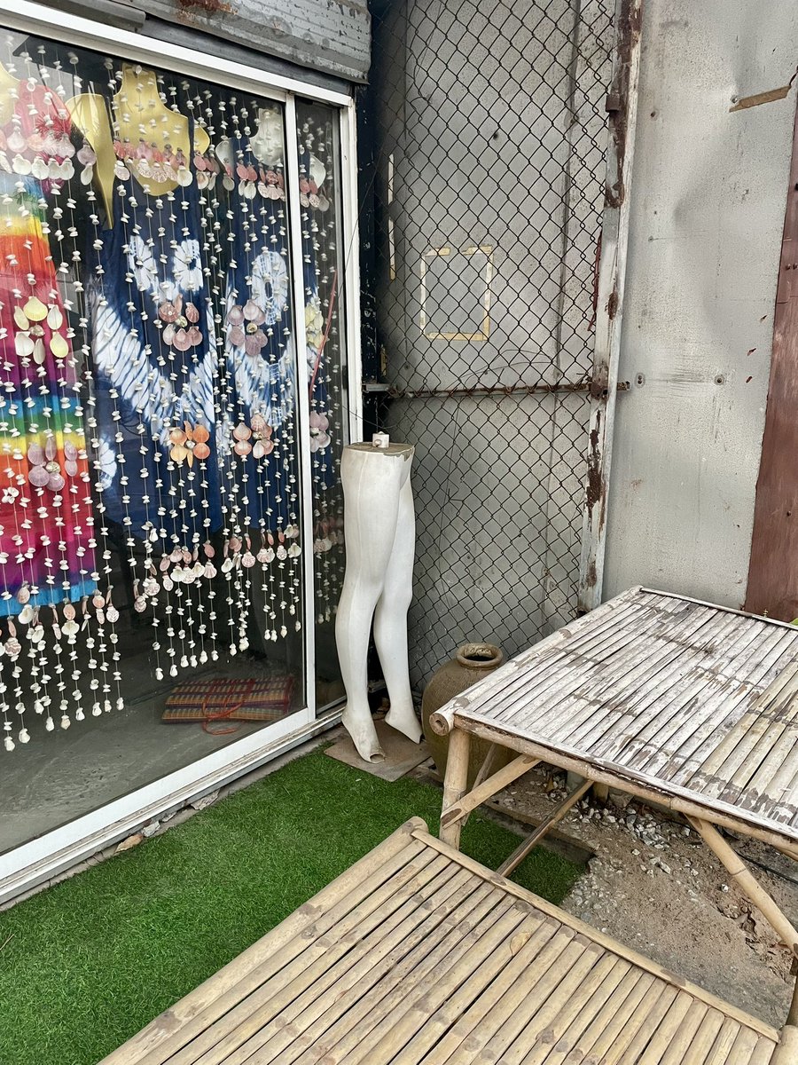 JusssTony's tweet image. Morning walk, seems to be fairly uneventful. 

Heads on poles - harking back to the middle age 

Somebody in the village must be legless 

Street art or just mops

#StreetStuff 
#RandomPics