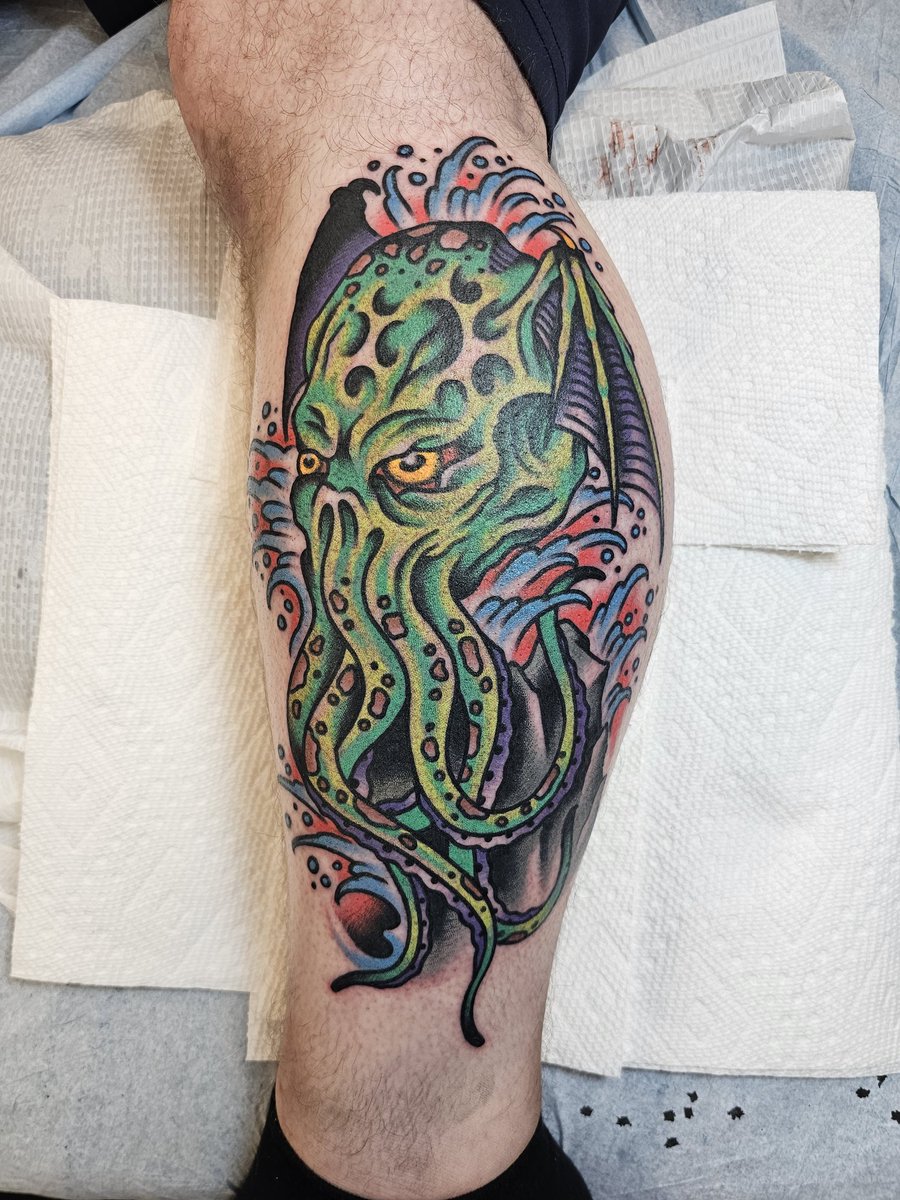 Newest piece. My tiny octopus on my thigh now has a friend. A big friend.