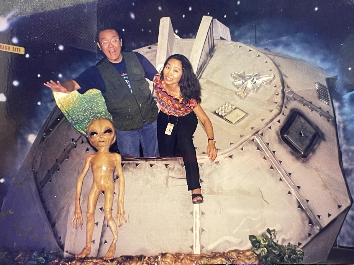 琴日收到一個好震驚嘅消息，相識多年嘅一位朋友阿Moon，即係香港飛碟學會創會會長方仲滿小姐，突然離世！感到非常傷感！由90年代同佢共同進退搞UFO資訊，到後來分道揚鑣，縱使理念不同，但佢都係一個為呢方面竭盡一切努力向前嘅人，值得尊重！阿Moon你終於可以返去你個星球啦！RIP🙏