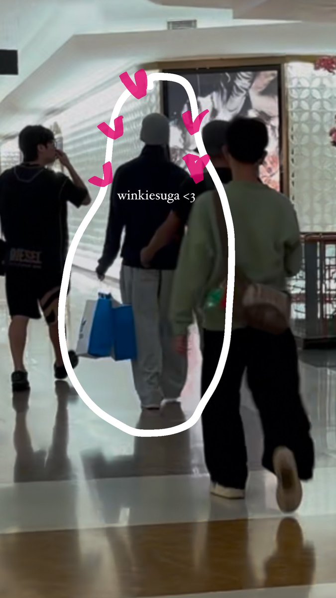 winkiesuga's tweet photo. saw dokyeom at plaza indonesia and we made eye contact as he was walking towards me (i was too stunned to speak so i froze and didnt even get to say hi HAHAHAHA bye) have a good rest, my boys @pledis_17 🫶 https://t.co/DGpZKTRdqn