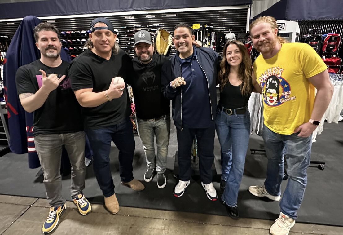BengieMolina1's tweet photo. Super fun day with these amazing guys from @RizzShow at the Team Express in Fenton!!⚾️⚾️⚾️🙏🏽🙏🏽🙏🏽SO BLESSED!!
BENDICIONES AMIGOS!!✌🏽 https://t.co/pMqMdfiJOP