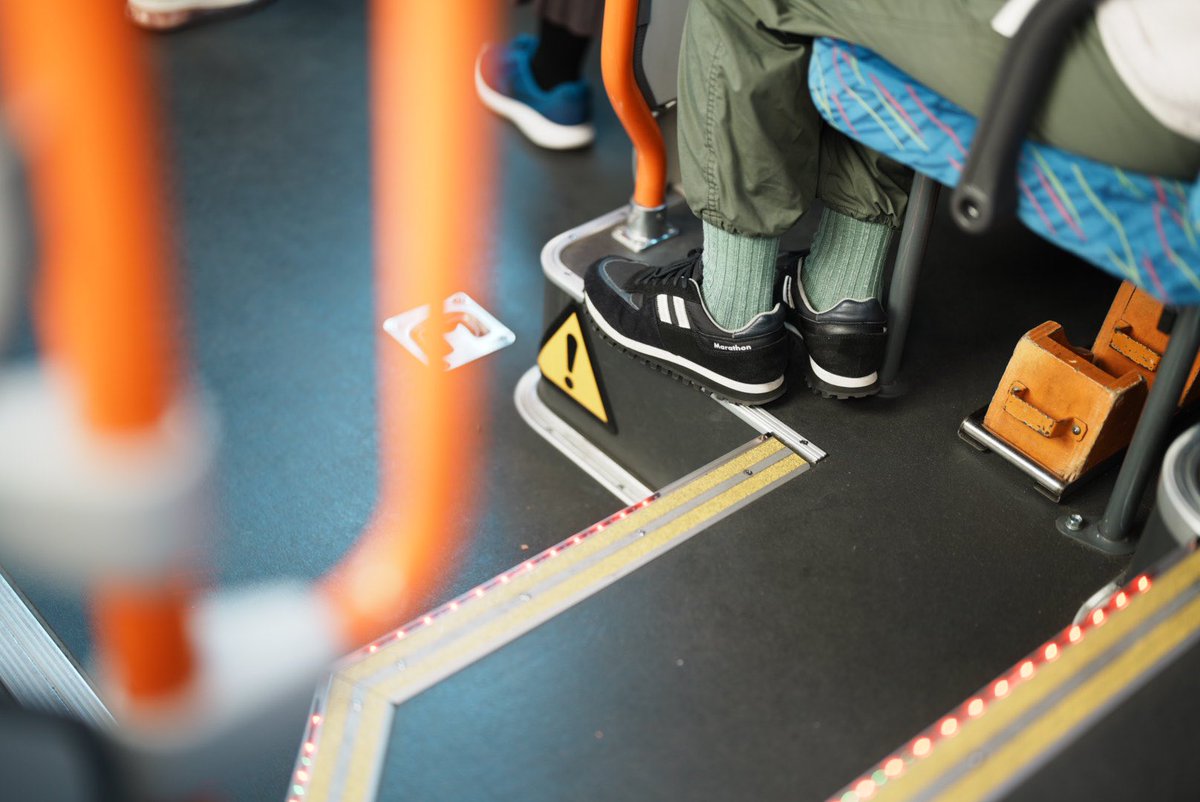 kurara7122's tweet photo. 50mm f1.2 GM 🚶散歩
#路線バス の旅。

このレンズ楽しいなぁ〜🤩

⭐️レビューも是非！！⭐️
　⇩
SONY FE 50mm f1.2 GM 
という「神レンズ」に浸る（実写レビュー）
https://t.co/6TMWwjyoNE…

#GOOPASS 
#sonygmaster #goopass #sony #gmasterlens #sonyfe50mmf12gm https://t.co/vxx75ZMxDL