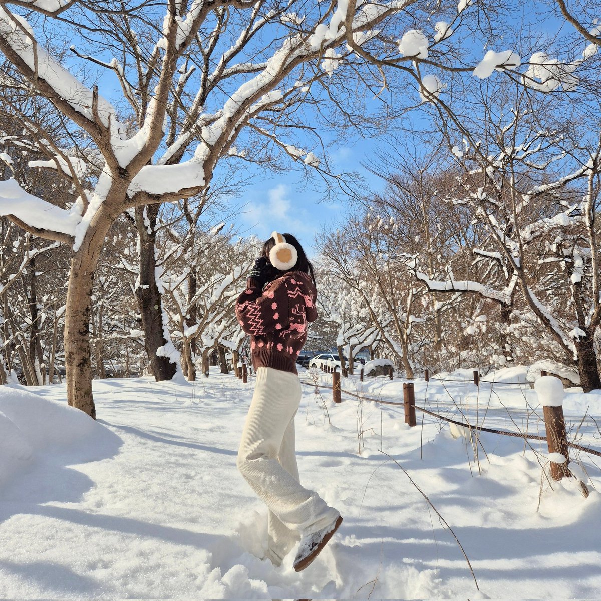 JJMBCLH91's tweet photo. ชอบสีท้องฟ้ากับหิมะแบบนี้มาก สดใส ☁️✨️ https://t.co/N3RFdiLpPK