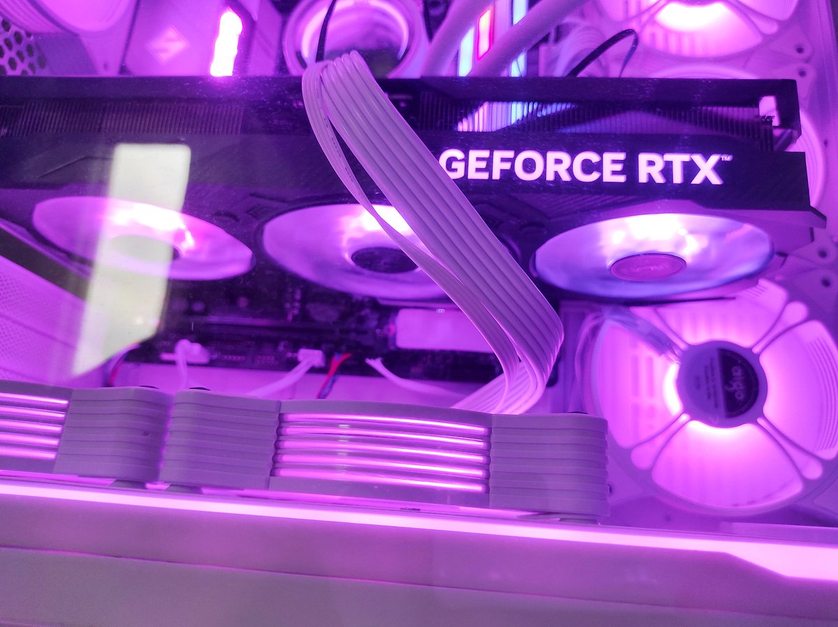 Zh4ne_'s tweet photo. Ryzen 7 5700X3D
Mystic G1 white 360mm
RTX 4070 SUPER 12GB Galax 3 fan RGB
4x8 GB Corsair Vengeance RGB Pro 3200MHz
B550M Steel Legend
GameMax GX 850 Pro white
2x XPG Gammix S70 Blade 1TB Gen4
HX600
@lockgamer_
#SETUPLOCKGAMER
#FRITANDOSETUPS https://t.co/NUe6Jjk9ag