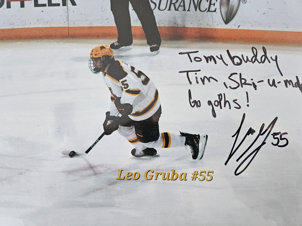 quasarcoach's tweet image. Thank you to #PrideOnIce and current @GopherHockey stars @connor_kurth and @GrubaLeo for the #ttmsuccess #TTMAutographs today.  Gruba also added a great personal note!  Now have 10 of this year's players on autographed 8x10 photos that I took.  #SkiUMah #GoGophers