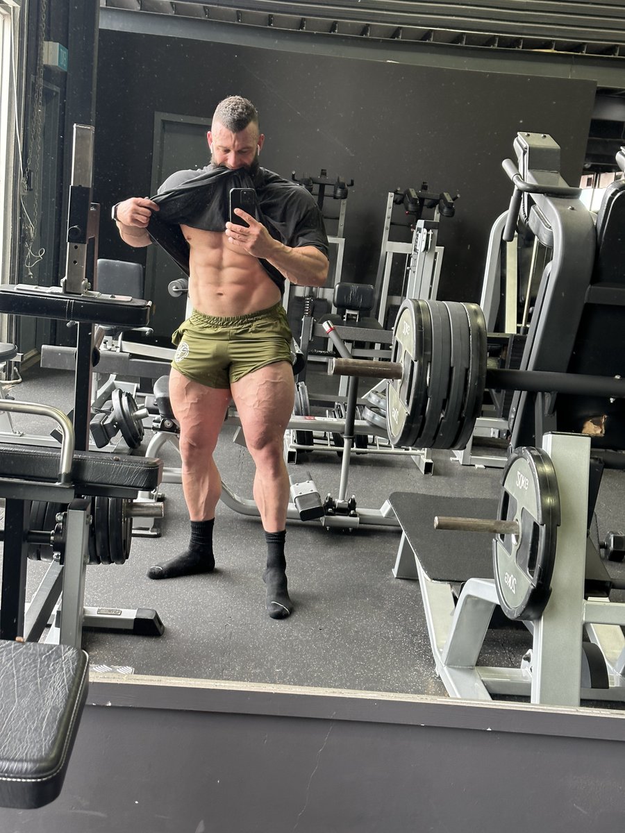 CuckooClocks4U's tweet photo. Who likes thick gym guys?
Comment YES to see more 😘 https://t.co/ttfKbzkFhG