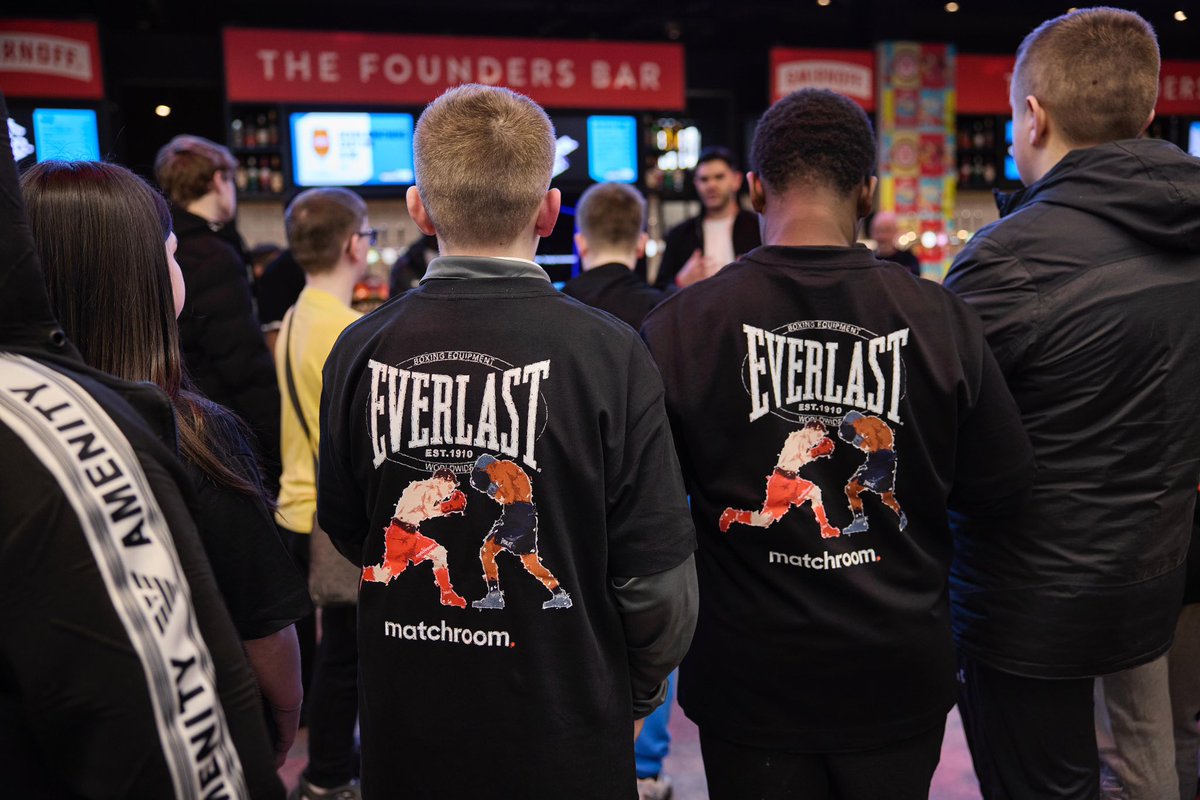 Bringing the community together to start #CatterallBarboza fight week in Manchester 🤝 

Thanks to <a href="/zelfaflash/">Zelfa Barrett</a>, <a href="/RhiannonDixon3/">Rhiannon Dixon</a>, <a href="/kconwayofficial/">Kieron Conway</a>, <a href="/AqibFiazBoxing/">Aqib Fiaz</a>, <a href="/williamcrolla/">William Crolla</a>, <a href="/conner_tudsbury/">Conner Tudsbury</a> &amp; Alfie Middlemiss for inspiring the next generation ✨