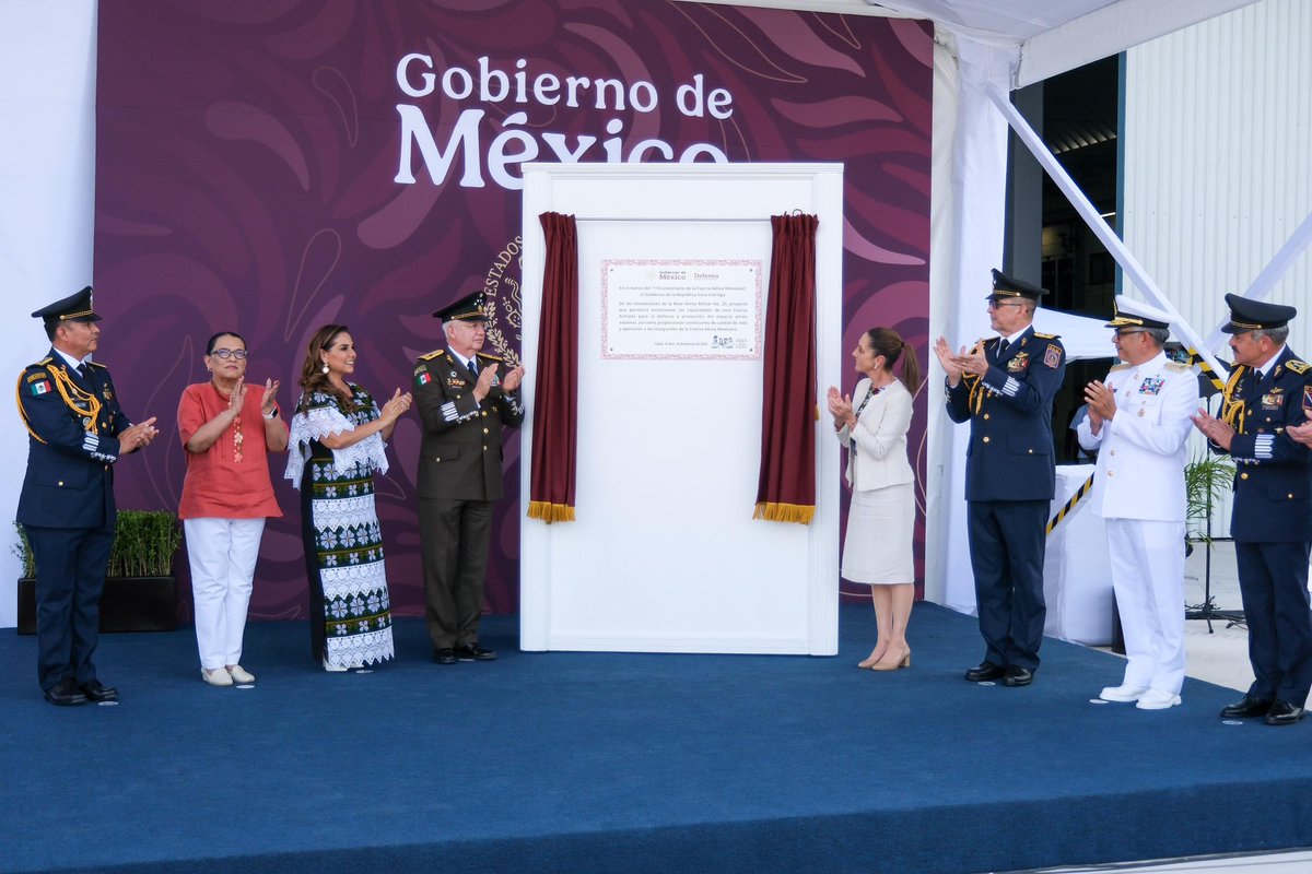 MaraLezama's tweet photo. Acompañamos a nuestra presidenta @Claudiashein, en la conmemoración de los 110 años de la Fuerza Aérea Mexicana y la inauguración de la Base Aérea Militar No. 20, la primera en la Riviera Maya. Un símbolo de renovación y compromiso con la seguridad nacional, así como con las mujeres y hombres valientes que protegen nuestra soberanía y atienden a la población en momentos de emergencia.

Como parte del Aeropuerto Internacional de #Tulum, esta base fortalecerá las capacidades aéreas y de seguridad en Quintana Roo y todo México, garantizando respuesta inmediata ante cualquier necesidad pública o ambiental. Con orgullo, honor y amor a México, seguimos construyendo una nación libre, soberana y en paz. ¡Enhorabuena a nuestras Fuerzas Armadas!🪖✈️

¡Larga vida a la Fuerza Aérea Mexicana! ¡Viva la soberanía! 🇲🇽