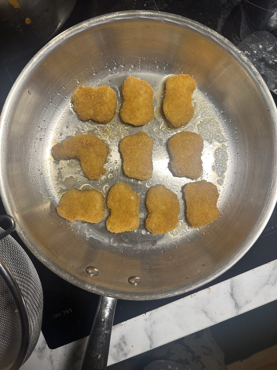 Riches2rag's tweet photo. If I would succumb to my senses and humans would find my chicken nugget placement 2000 years from now they would call it Alien Activity too!! https://t.co/KfneTHTHtN
