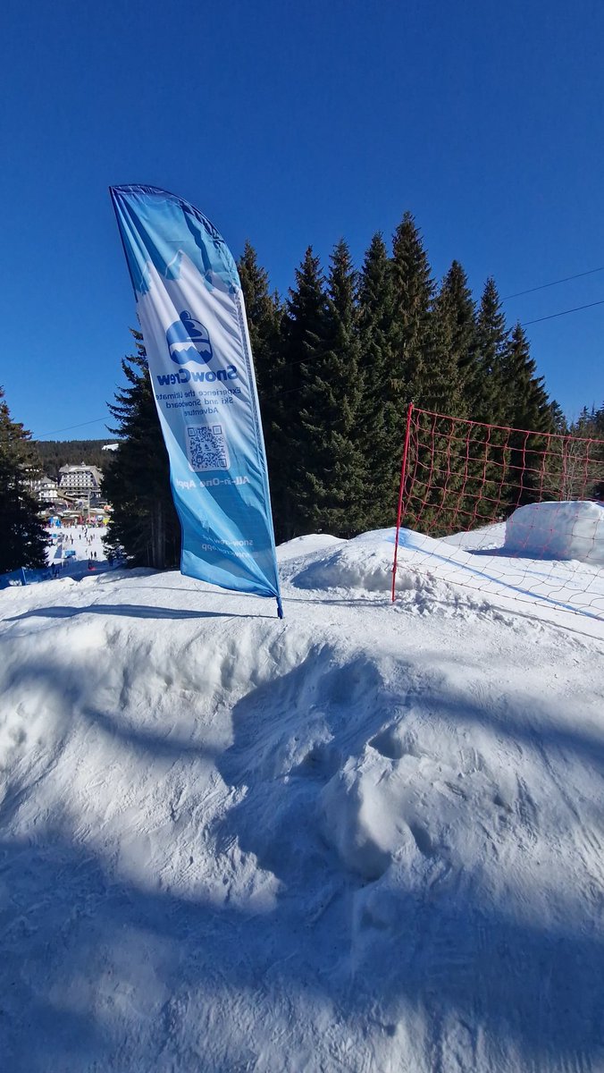 snow_crew_app's tweet photo. Poboli smo zastavicu! Ovo brdo snega je osvojeno! #snowcrew https://t.co/SzuKL0L5Nd