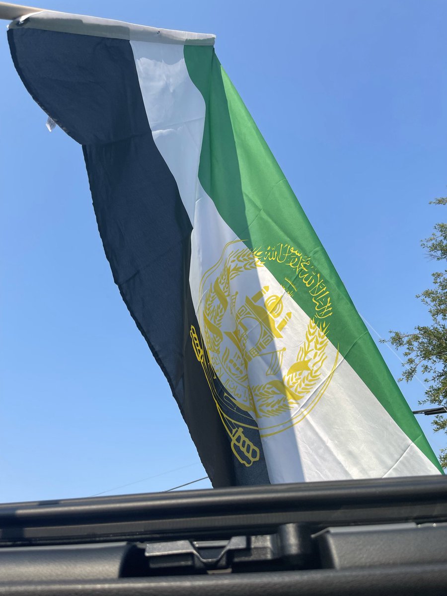 اگر روزی سگ‌ات به تو حمله کرد، بدان که کسی دیگر به آن نان می‌دهد. 

وقتی شکست خوردی و در موقعیت ضعیف بودی، حق نداری فکر ضعیف بکنی و حرف ضعیف بزنی.. سکوت بهتر است یا صبر تا پاسخ از موقف قوت و‌ پیروزی.. لطفا سخنگوی درگیری‌های بی مزه و سبک نباشید. 

@سربازان هندوکش