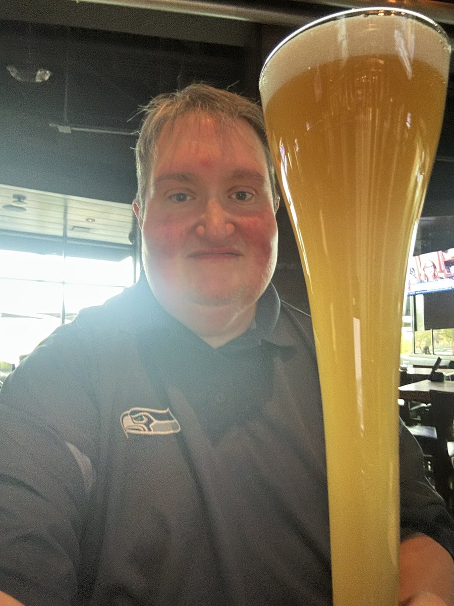 ReallyNinjaGreg's tweet photo. Yard house bday lunch. Voodoo ranger 1985 mango #DrunkPosts https://t.co/ziN14EFXkg