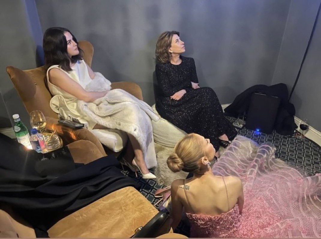 1989REVIVALL's tweet image. deus me livre ter a cabeça corroída por rivalidade e não saber aproveitar essa foto