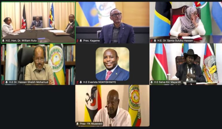 Patriote257's tweet photo. Nagomba ndababwire ko muri @NtareHouse bakoresha connection ya @Starlink. 

Hama mumenye ko nyenicubahiro @GeneralNeva azi kuvuga icongereza kuko no muri USA 🇺🇸 yarakivuze imbere y’ abanyamerika . 

N.B : Umurundi yagusuzuguye arinumira

On répond aux imbéciles par le silence https://t.co/AIozBzE6Mr