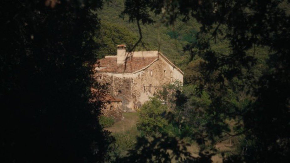 A les 22h nou capítol de <a href="/Crims_Oficial/">Crims</a>.
Avui us explicarem la història de l’Angelet, un bon home, víctima de la rumorologia malintencionada. Vivia al Montseny a la Masia de Can Quintana on havia fet molts amics. Guió de <a href="/marccases_/">Marc Cases Balcells</a> i direcció <a href="/Carles_Porta/">Carles Porta</a>.