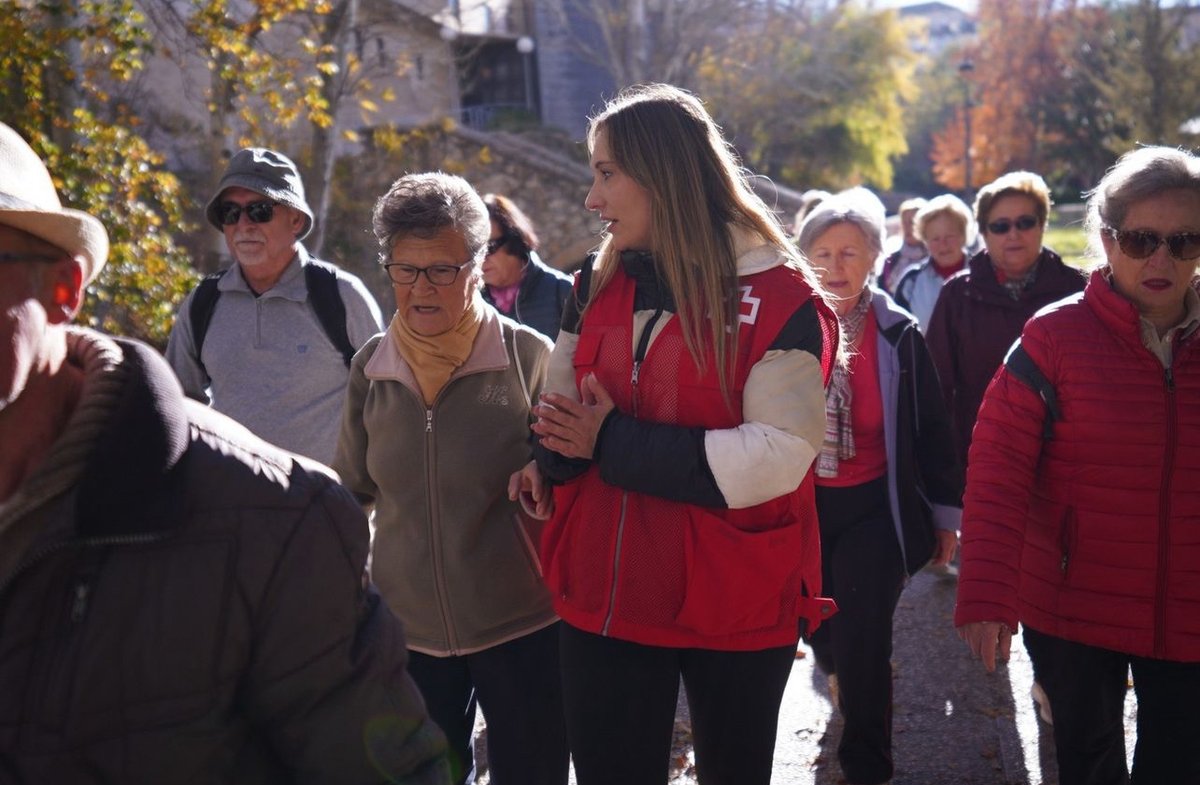Se hace camino al andar, y si además de andar podemos hacer que las personas mayores se relacionen y socialicen con el objetivo de reducir la sensación de soledad, mantener la mente activa y fomentar la autonomía; mejor.
Vía: @cruzrojacuenca
