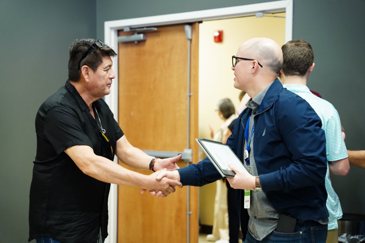 ¡Otro hermoso domingo en familia! Recordando que Dios nos ha dado verdadera comunión, Su provisión espiritual y seguridad eterna para vencer el desánimo. (2 Timoteo 1:3-14) #ConocerCrecerServirIr