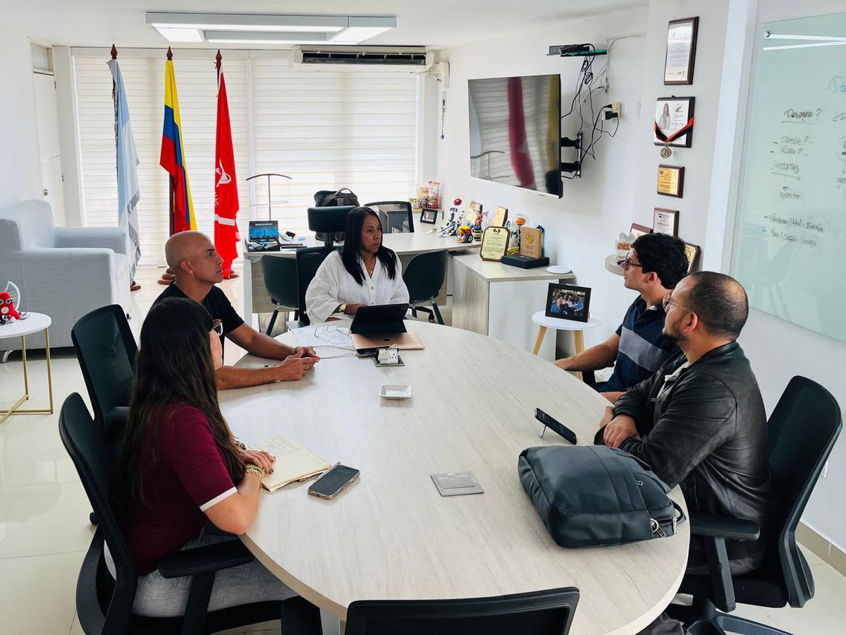 JuanSebastian Jaramillo (@juanseb52691692) on Twitter photo Reunión con la Dra. Ana Milena Orozco Cañas gerente de <a href="/Indervalle/">Indervalle</a> para trabajar en iniciativas de cooperación técnica y financiera que beneficiarán a los deportistas del #ValleDelCauca. ¡Por un futuro lleno de oportunidades para nuestros atletas! 💪🏻🌎 #DeporteValle #Cooperación. Reunión con la Dra. Ana Milena Orozco Cañas gerente de <a href="/Indervalle/">Indervalle</a> para trabajar en iniciativas de cooperación técnica y financiera que beneficiarán a los deportistas del #ValleDelCauca. ¡Por un futuro lleno de oportunidades para nuestros atletas! 💪🏻🌎 #DeporteValle #Cooperación.