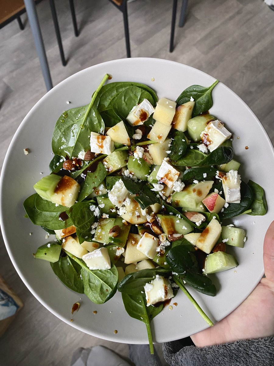 Onizukalegoat's tweet photo. -11 kilos vive la healthy life 💪 https://t.co/zS37xlNFj8