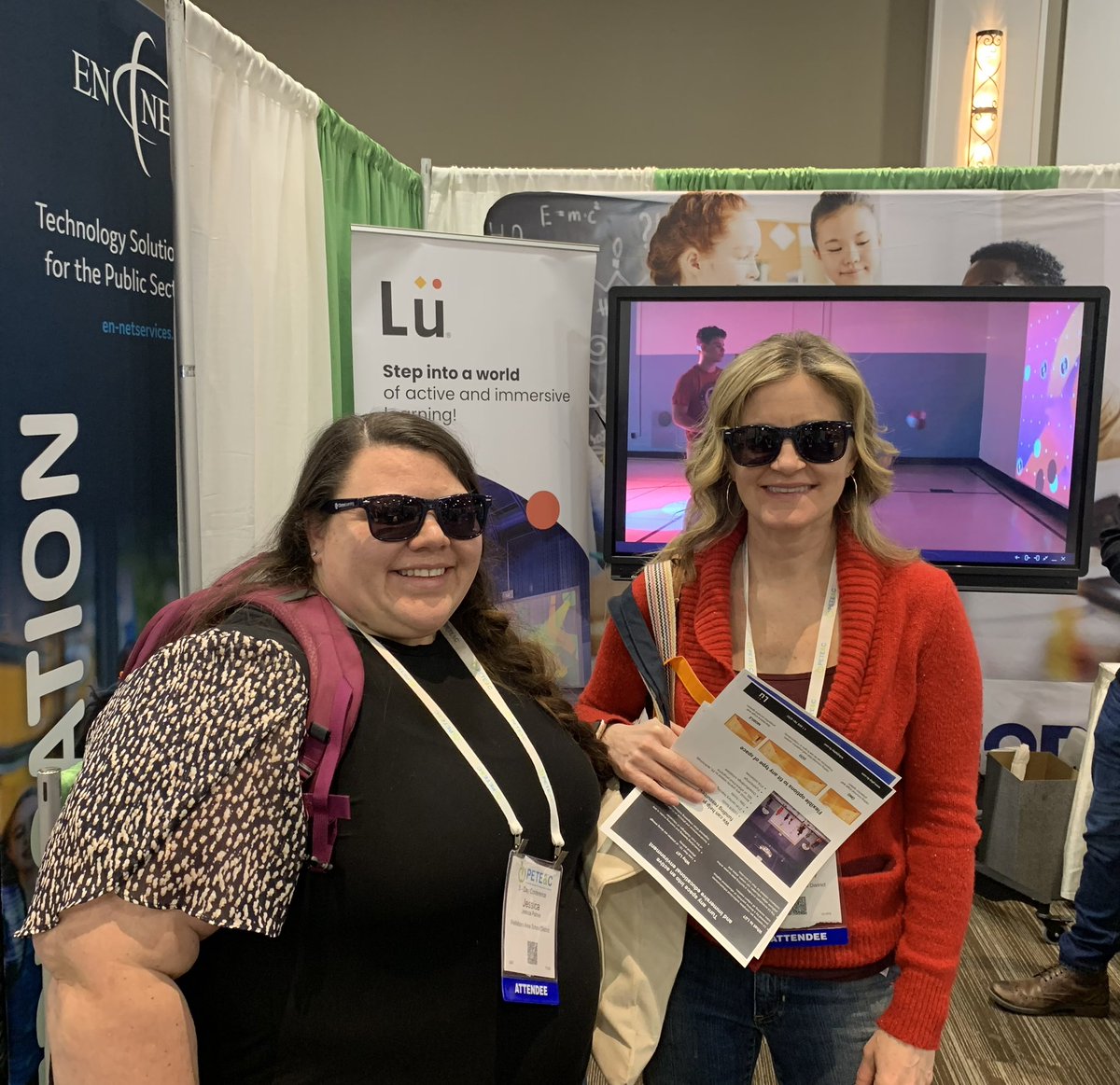 ClintonLearning's tweet image. Too cool for school 😎 We love meeting passionate educators like @WASDSpotlight at @peteandc! Thanks for stopping by! Come grab your pair of @ClintonLearning sunglasses at Booth #328! Hope everyone is having a great show! #edtech