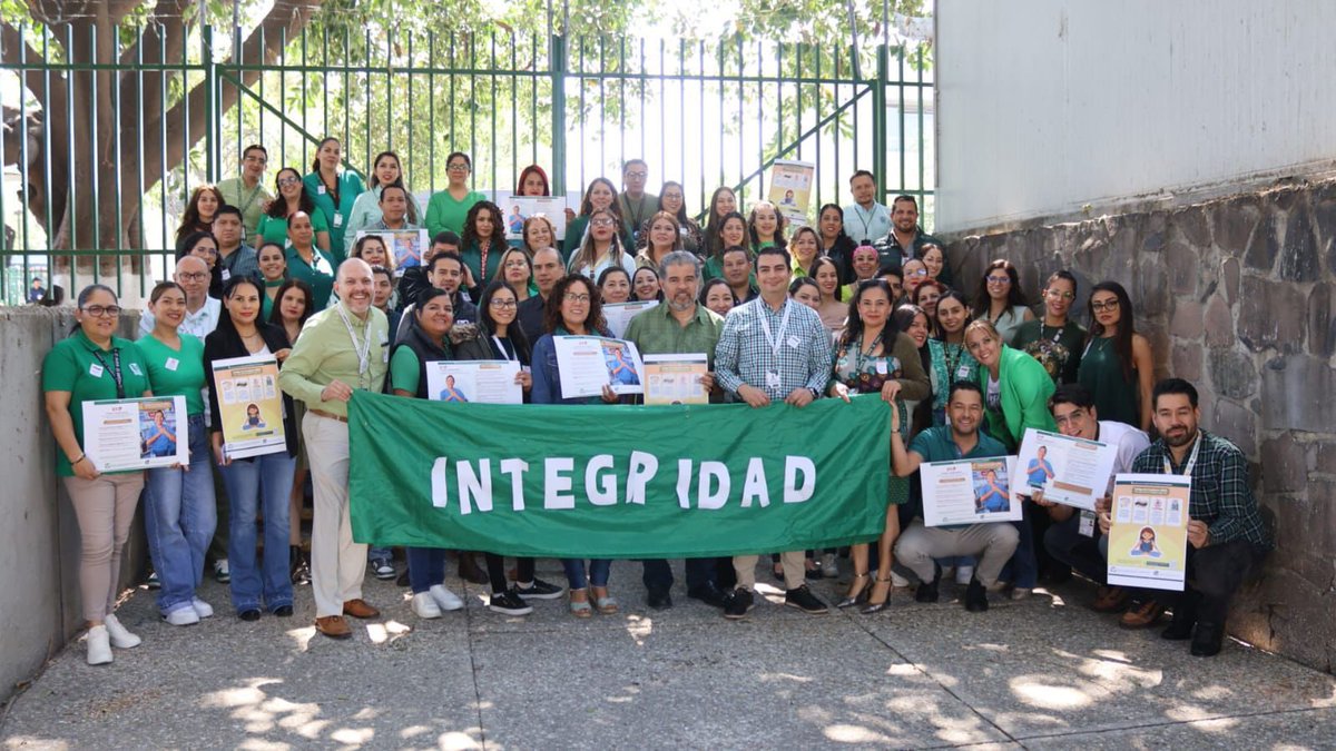 imssjalcontigo's tweet photo. La Familia #IMSSJalisco se viste de verde para promover la integridad y la transparencia en nuestras actividades como servidores públicos.
IMSS-SNTSS 🫱🏻🫲🏾
#IntegridadIMSS 💚 https://t.co/MIdij7rYqk