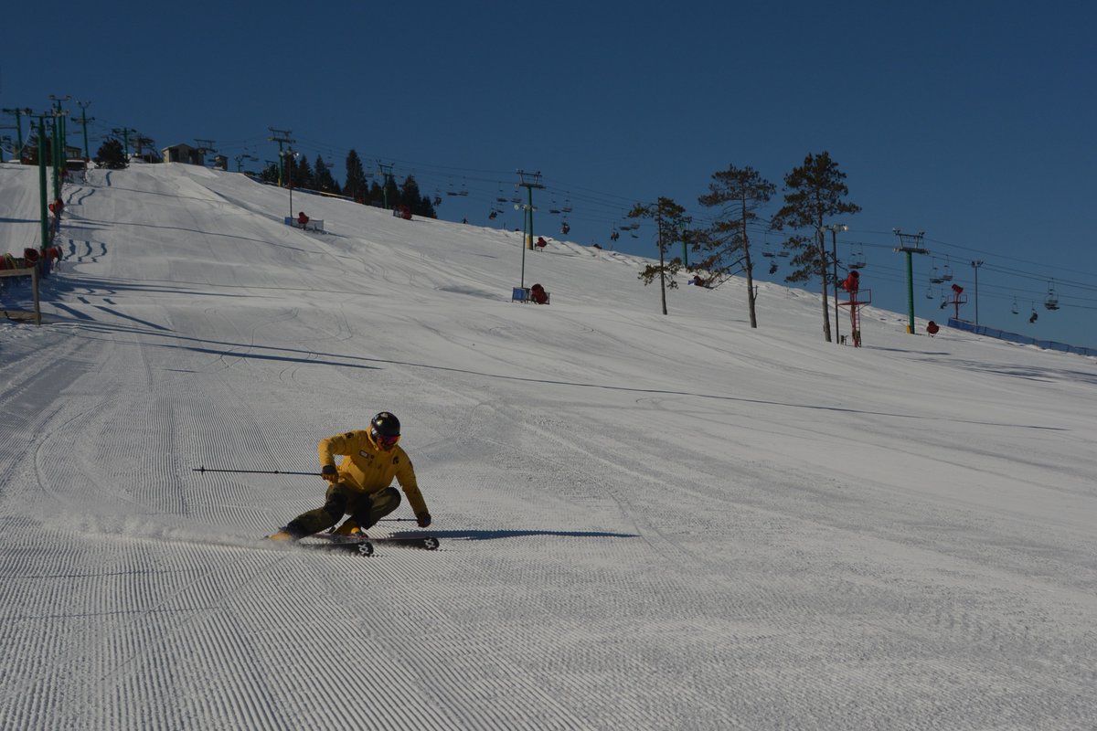SkiPineKnob's tweet image. WHAT A GREAT DAY TO BE SKIING
We had clear blue skies to start the day at Pine Knob and the sun is still shinning ... are you enjoying winter by skiing and snowboarding?

#SkiPineKnob #GoSkiMichigan #SkiMichigan