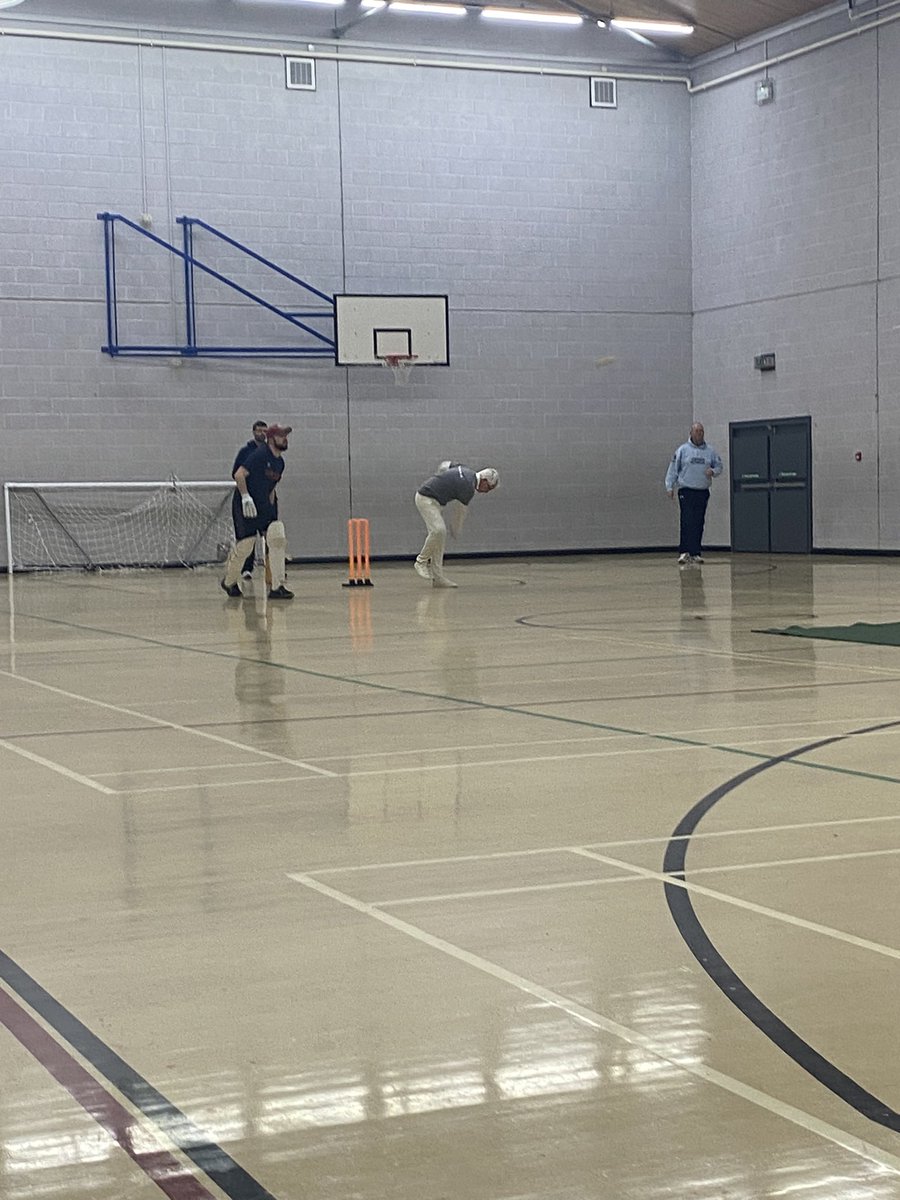 DFCALtd's tweet photo. Week 5 action of our #DFCA Monday Night Adult Indoor Cricket League! 
Game 3: @DFCALtd vs @DSuperKings 
#IndoorCricket #Fun #outsideofwork #social #team https://t.co/R7LK233TDu