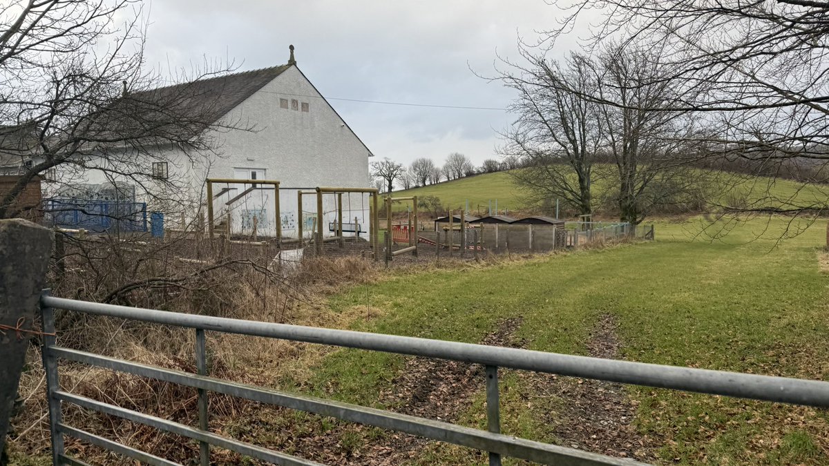 TeacherToolkit's tweet image. Some photos of the brilliant Matt Jessop, and Crosthwaite Primary School. 🏫 🌳 

#Cumbria #primaryrocks #ttkitcpd