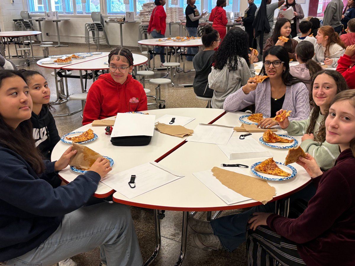 We are SO proud of our Principal's Honor Roll students! Your hard work paid off!  Thanks for being awesome students! 🖤❤️🤍 Keep up the good work!