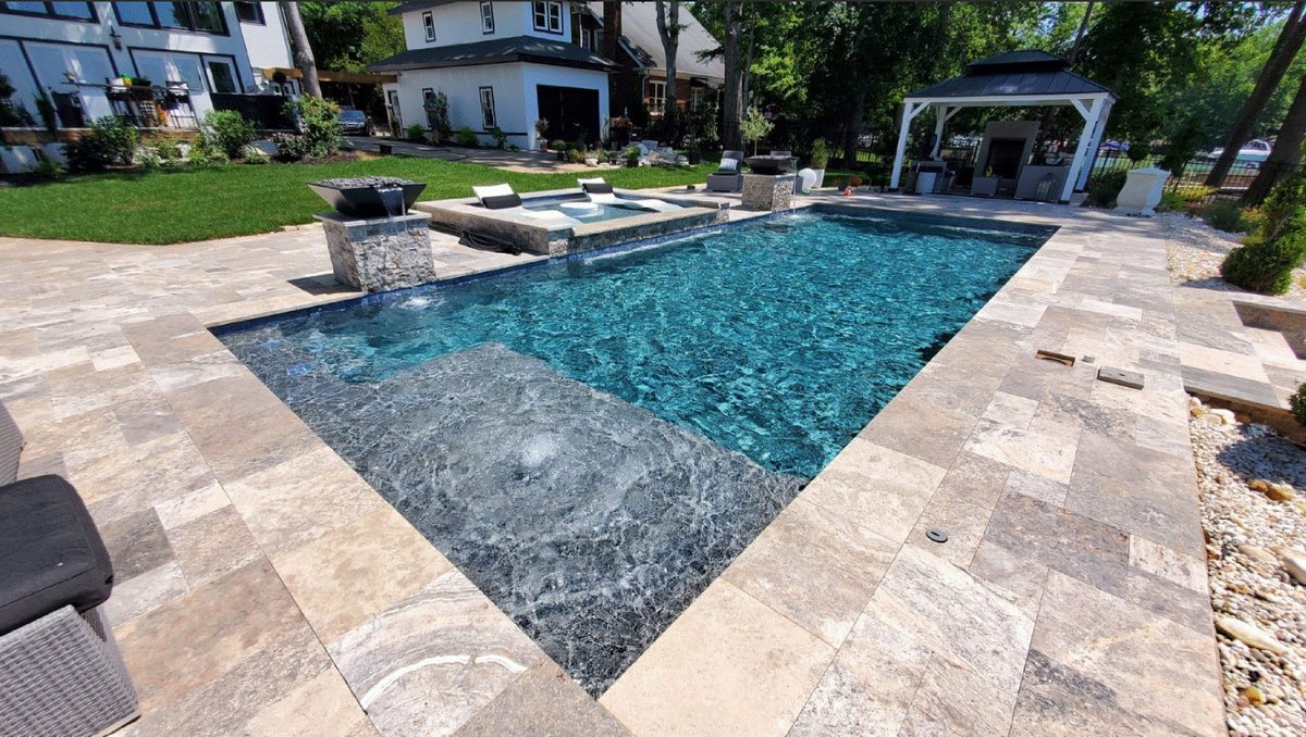 A pool that makes you want to jump right in!
ppas.com/twtr
#premierpoolsandspas
