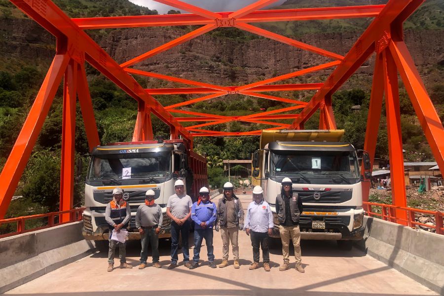 🌉Puente Ccanchi: ¡Seguimos avanzando! 👷🏗️
Nos encontramos en una etapa clave del proyecto: iniciamos las pruebas de carga para garantizar la seguridad y resistencia de esta importante infraestructura.
¡Cada paso nos acerca más a la meta! 
#SIMAPERÚ #PuenteCcanchi #MetalMecanica