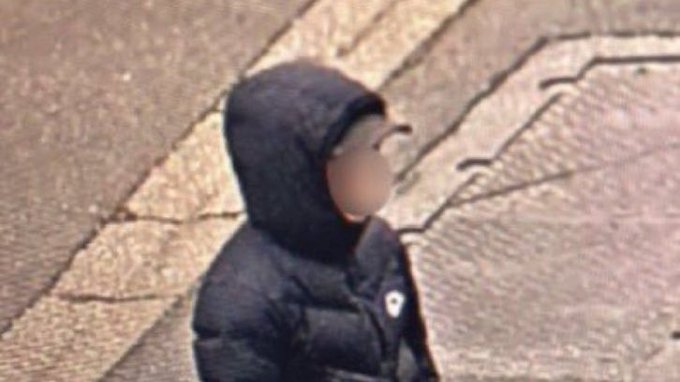 AlertesInfos's tweet photo. 🚨🇫🇷 FLASH - Meurtre de Louise : une pièce d’identité appartenant au suspect, de nationalité française, placé en garde à vue, a été retrouvée dans le bois où le corps de la pauvre Louise a été découvert. (Le Parisien) https://t.co/zuTToGPH1D