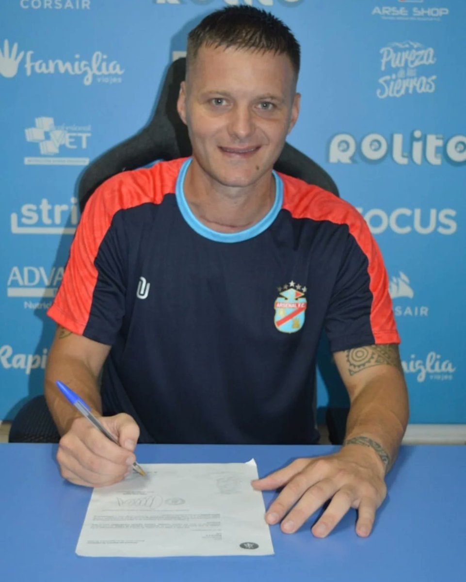 ✍🏻 ¡Bienvenido, Gonzalo Roncaniere! 

El defensor llega libre de Nueva Chicago y firmó un contrato que lo vincula con el club hasta diciembre de 2025. 

¡Vamos por todo, Gonzalo! 🇨🇩❤️

#ArsenalEsSarandi